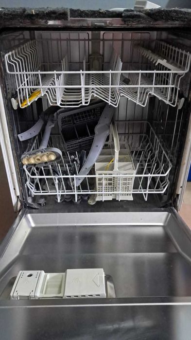 Máquina lavar loiça/louça Bosch - A funcionar, para desocupar