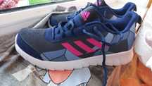 Оригінальні кросівки adidas. Новые. Легкі. Розмір 38 на 37.