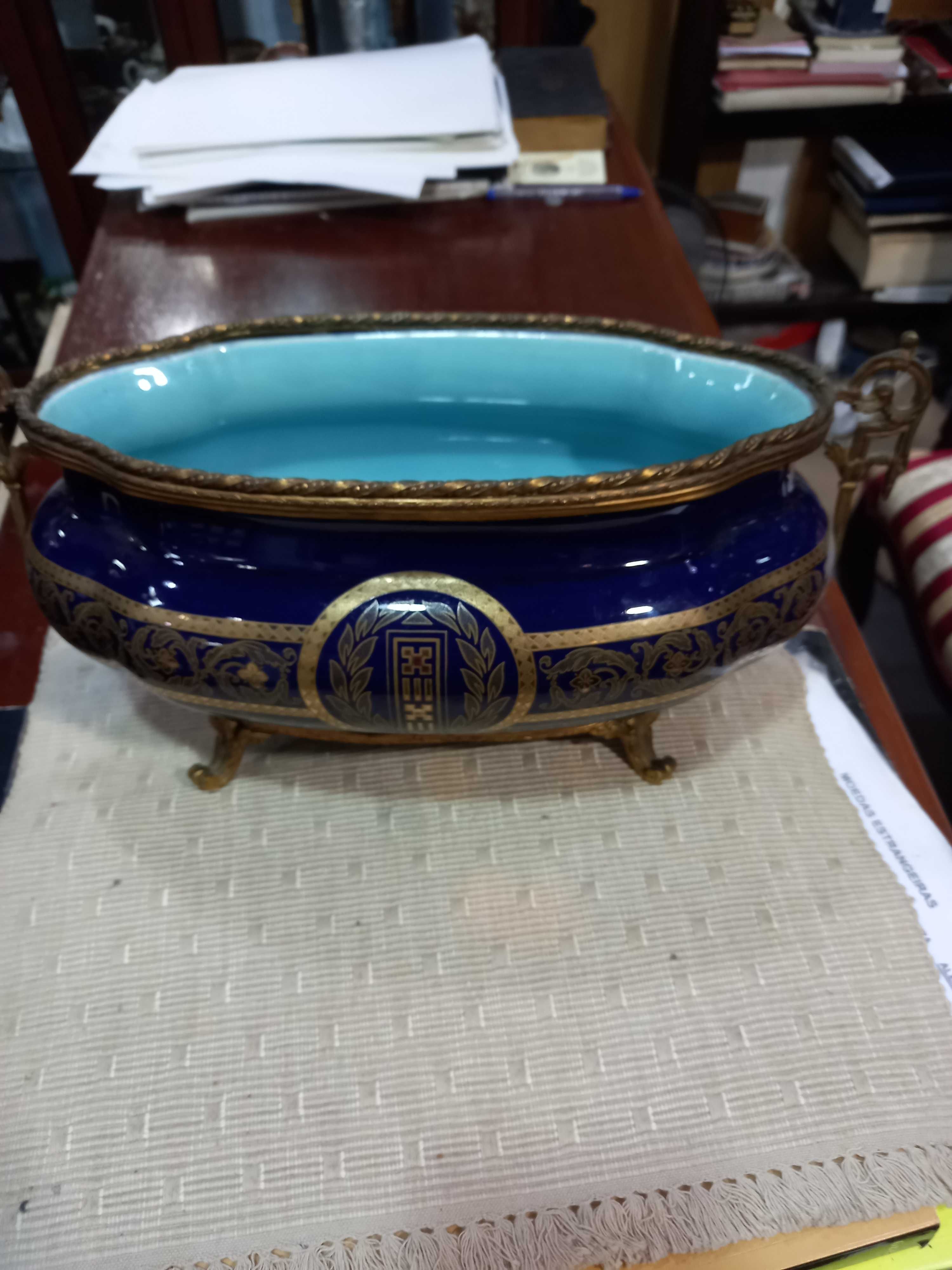 Centro de mesa Francês em porcelana decoração Império a azul e ouro