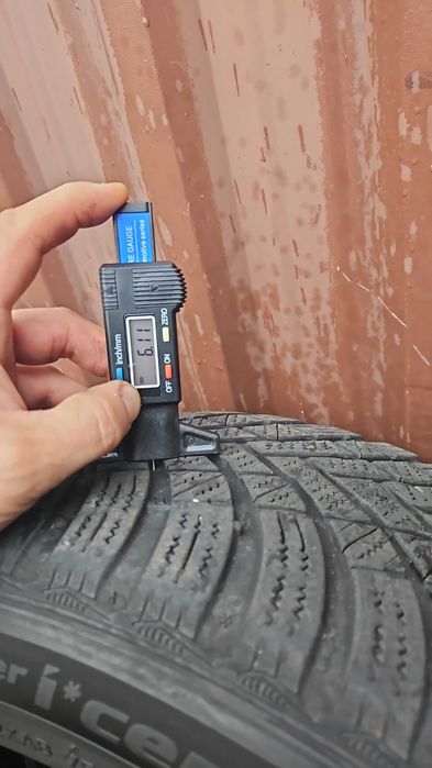 Opony zimowe 17cali dwie sztuki