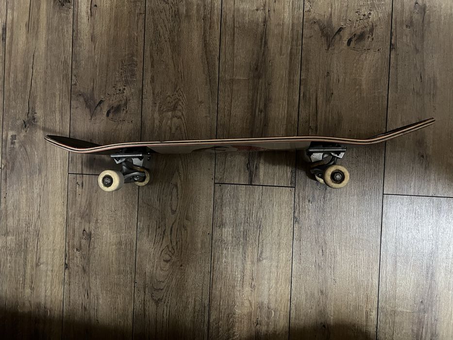 Dwie deskorolki nervous miniramp independent