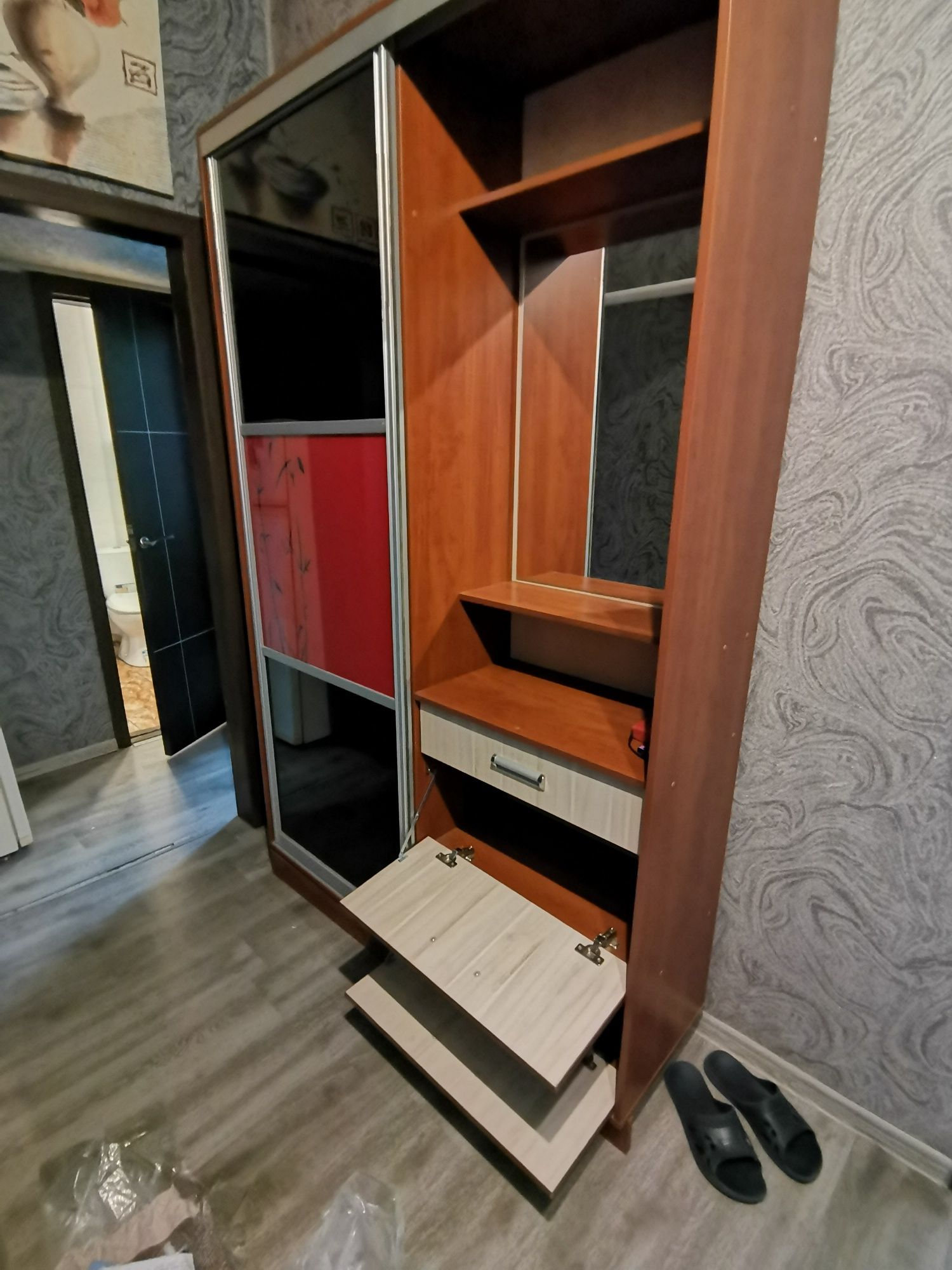Продам Прихожую ширина 136 высота 215