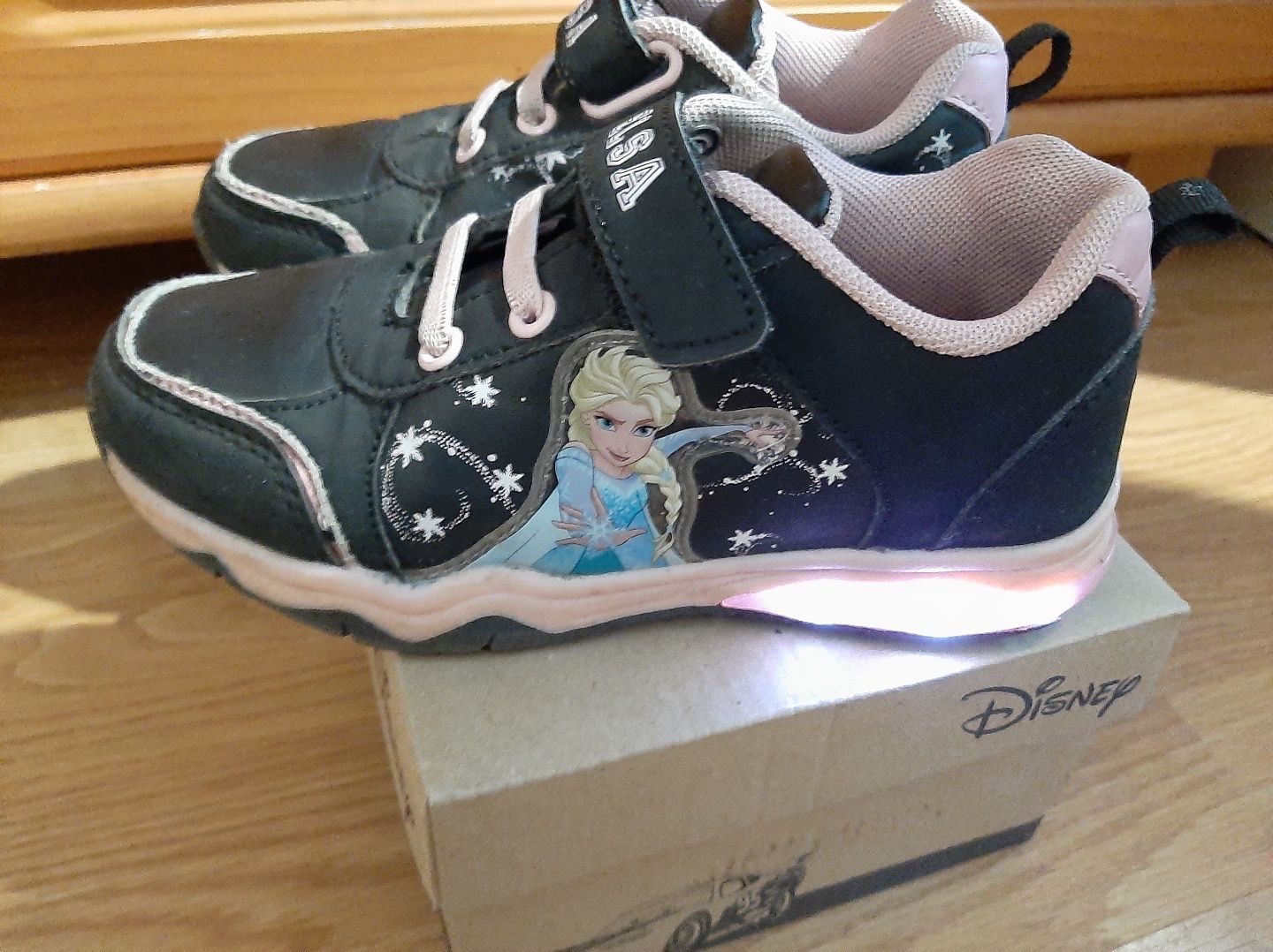Кроссовки Disney Elsa , светяться, р.31 (19.5), 260 грн