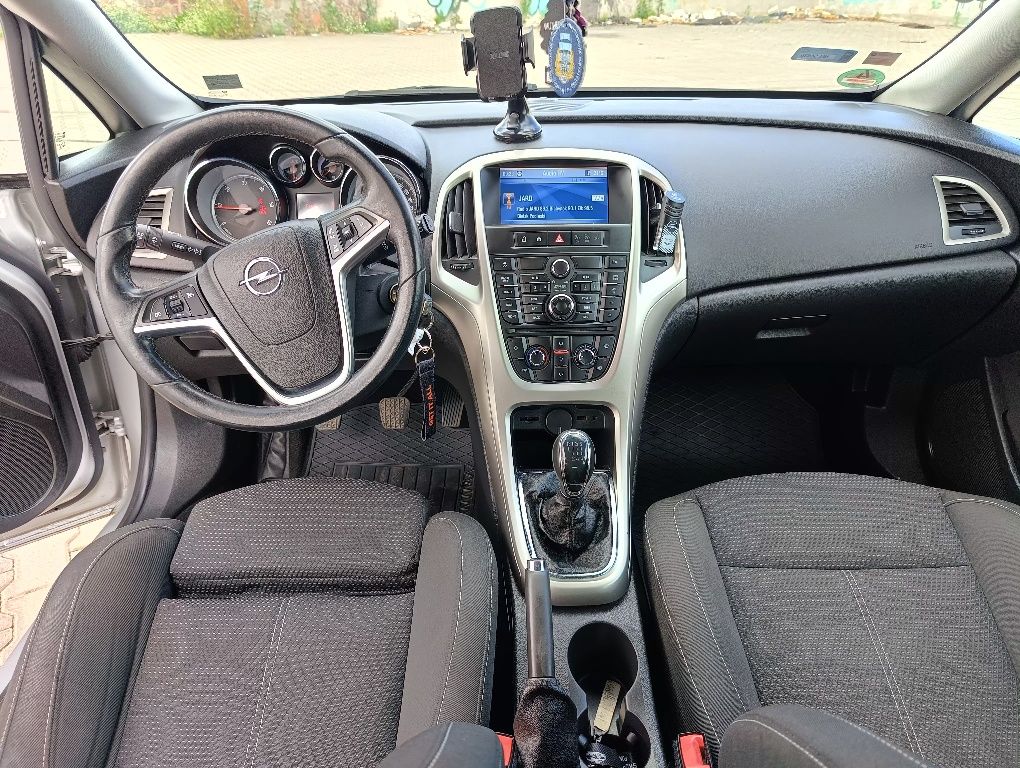 Opel Astra J 1.7Cdti 2011r. Bogato wyposażony
