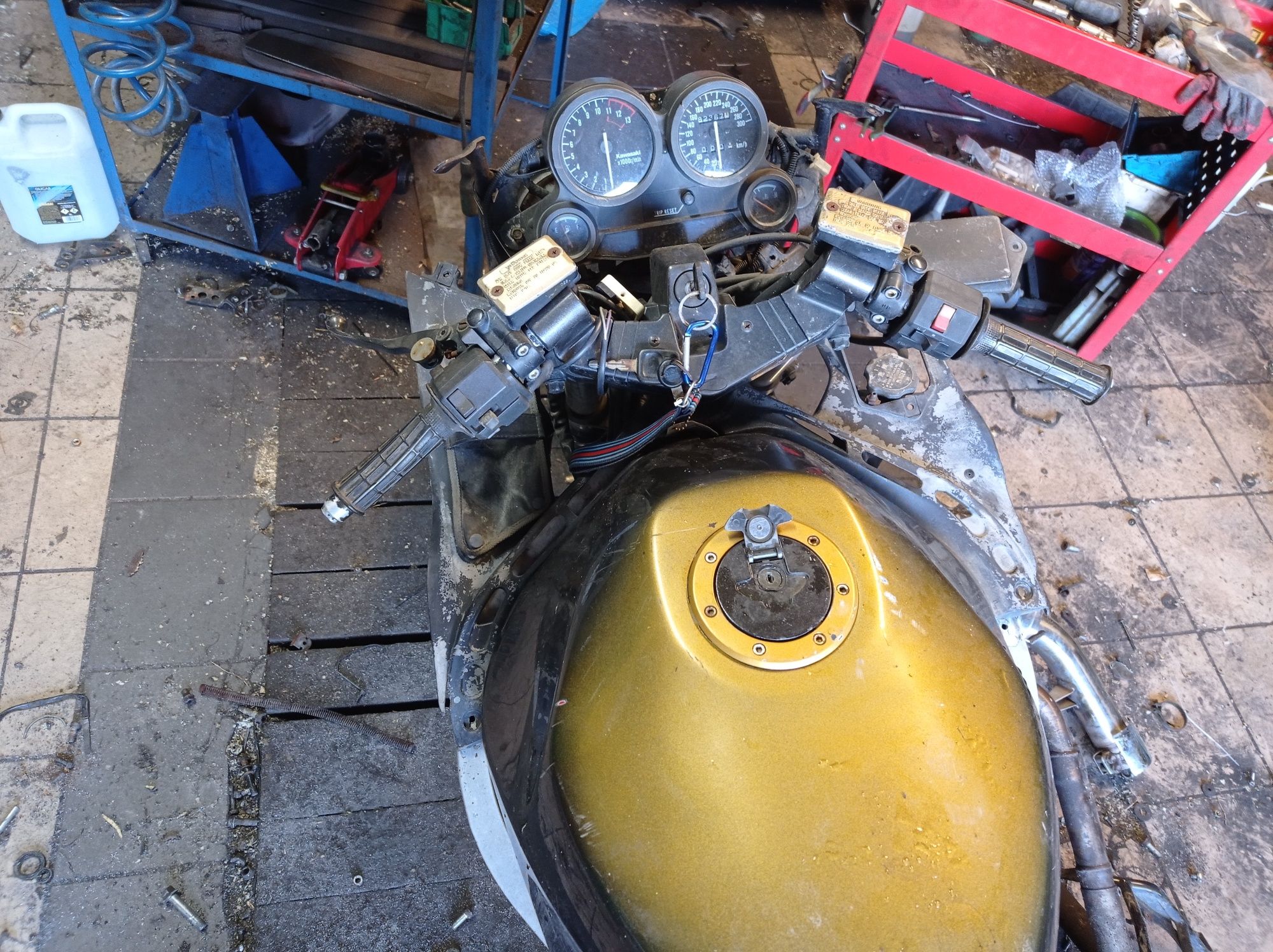Kawasaki zx10 1000 Tomcat części wał gaźnik moduł zegary wydech tryby