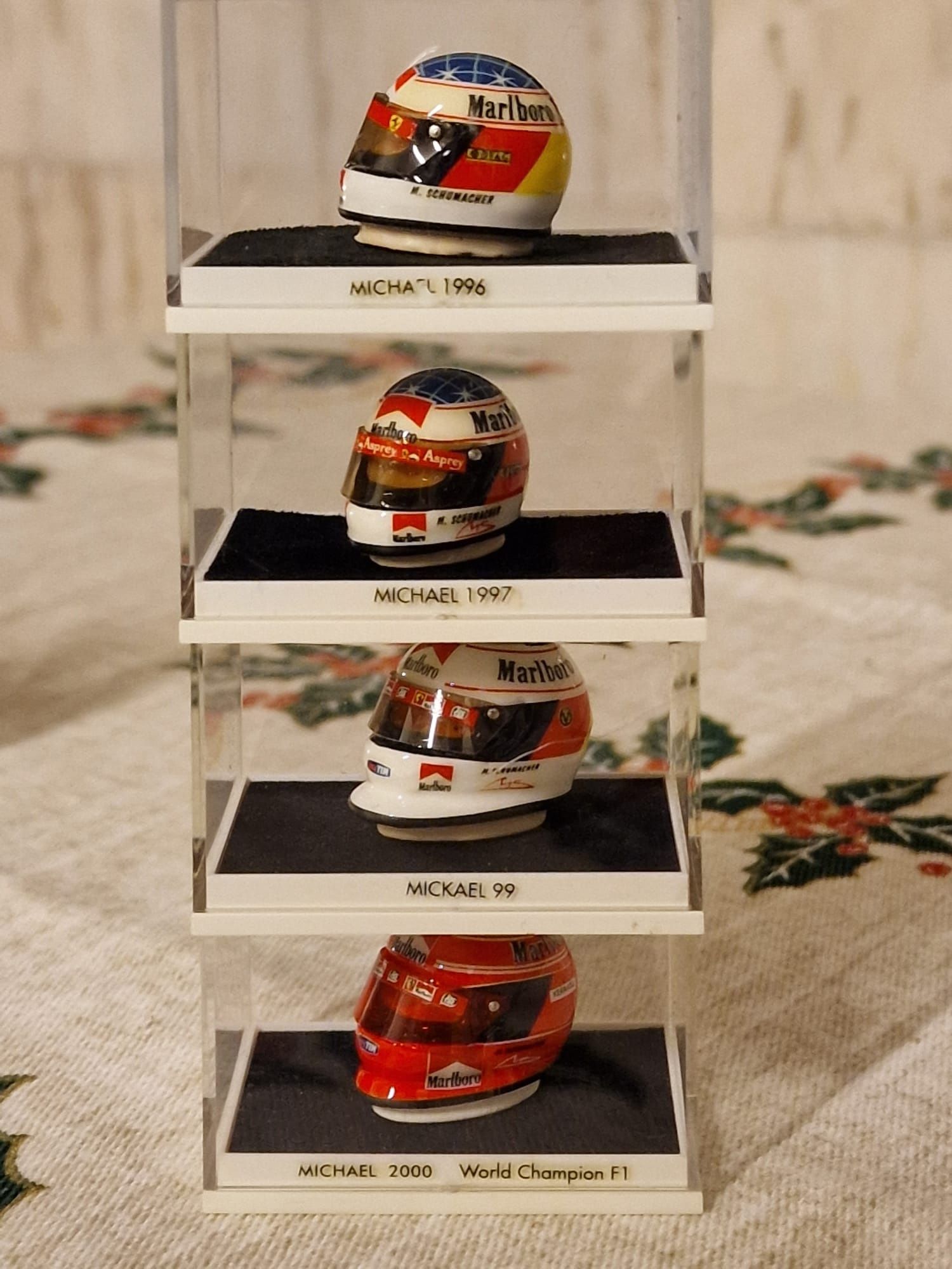 Capacetes do Alain Prost, Niki Lauda, Michael Schumacher e Alonso