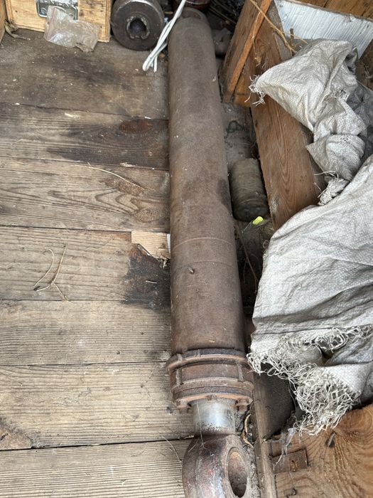 Продам колінвал т-40 і інші запчастини до тракторів