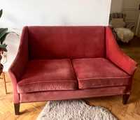 Sofá de veludo vintage cor rosa