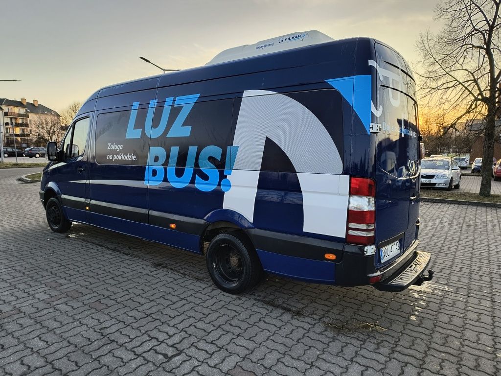Przewóz osób wynajem autokaru busa autobusu busów