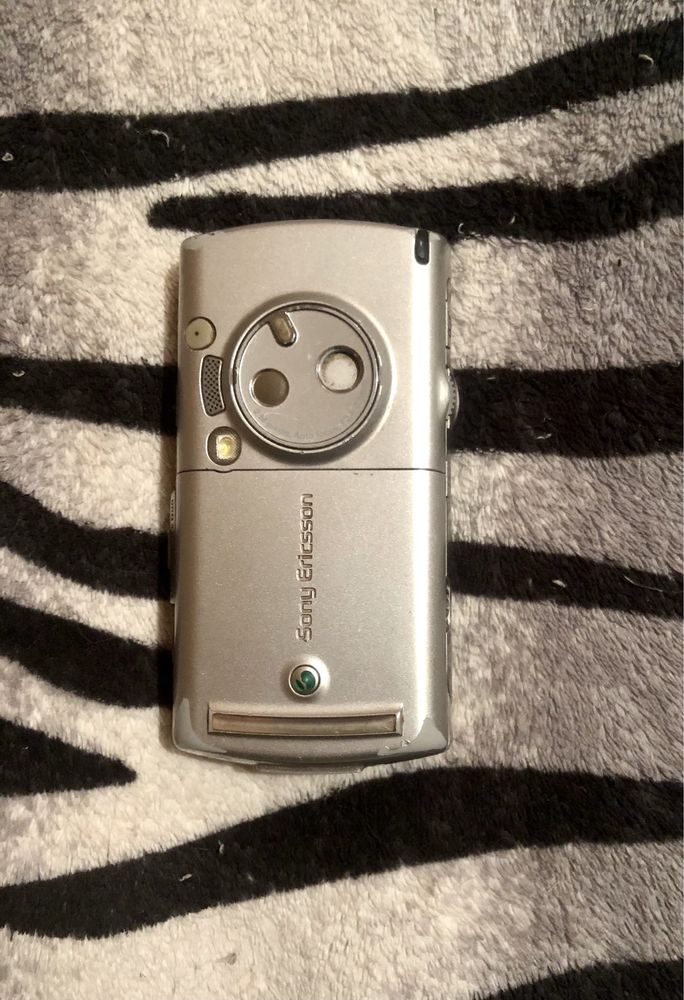 Раритетний мобільний телефон Sony Ericsson P990