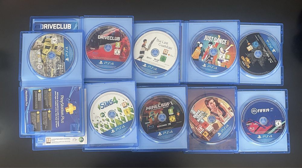 Playstation 4, 1TB de armazenamento,vários jogos e 2 playstation moves