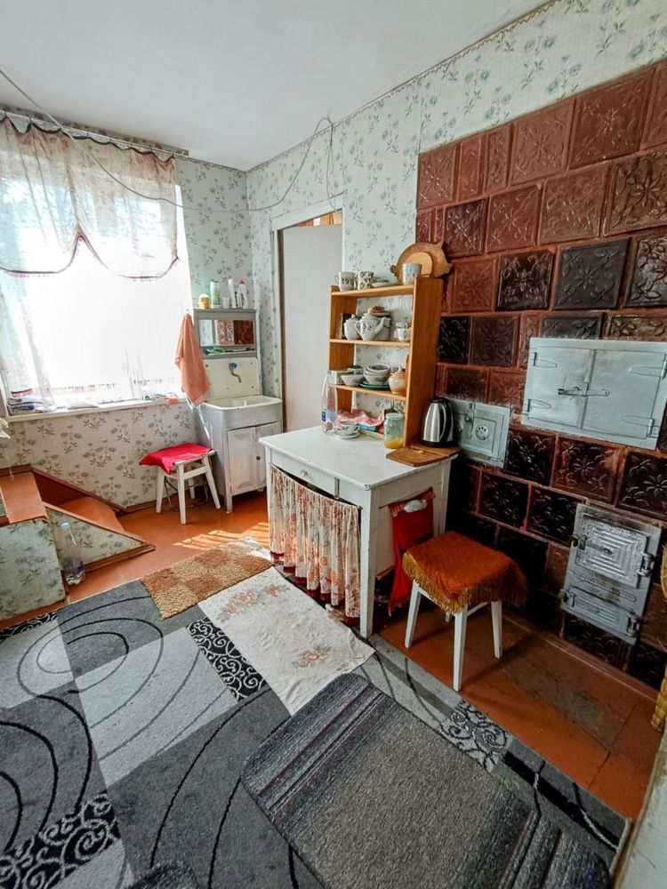 Продається 2-поверховий цегляний будинок у Кам’яній Горі