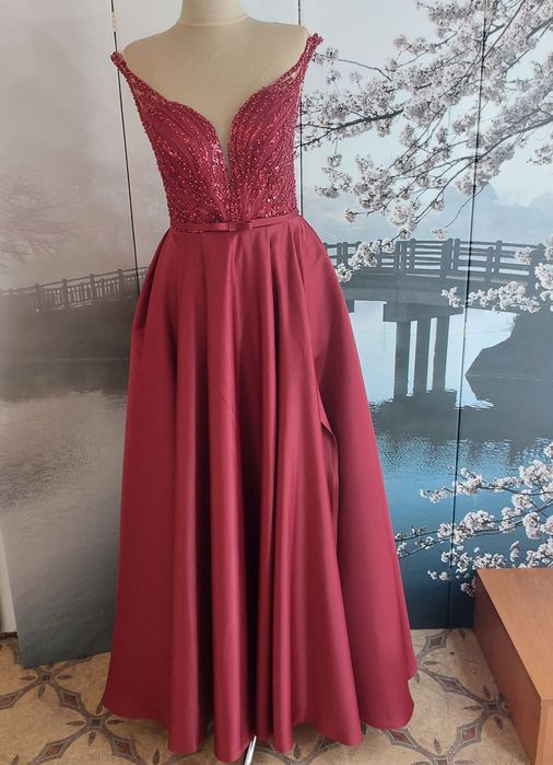 Розпродаж випускних суконь. Ціни від 1500 грн