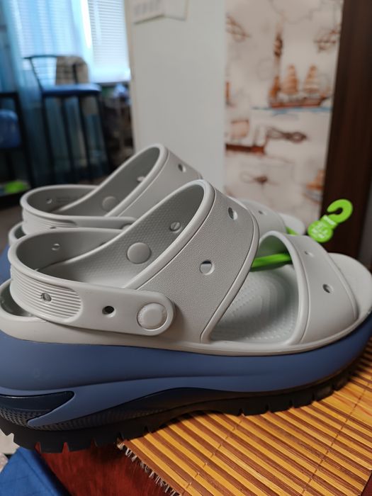 Продам Crocs  женские босоножки оригинал W9