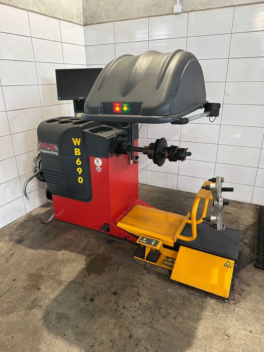 M&B WB690 wyważarka do kół ciężarowych i osobowych