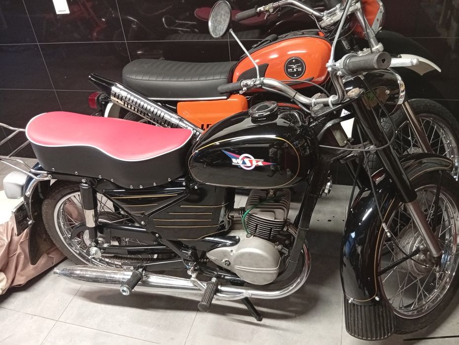 Sprzedam motorynka wsk  białe blachy