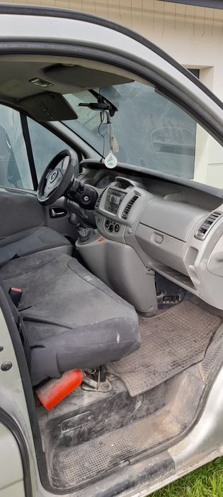 Sprzedam Opel vivaro uszkodzony silnik .Rezerwacja