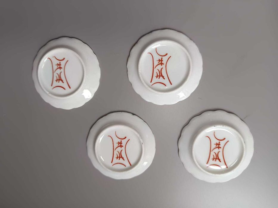 Conjunto de Pratinhos em Porcelana Oriental – Pintura Tradicional