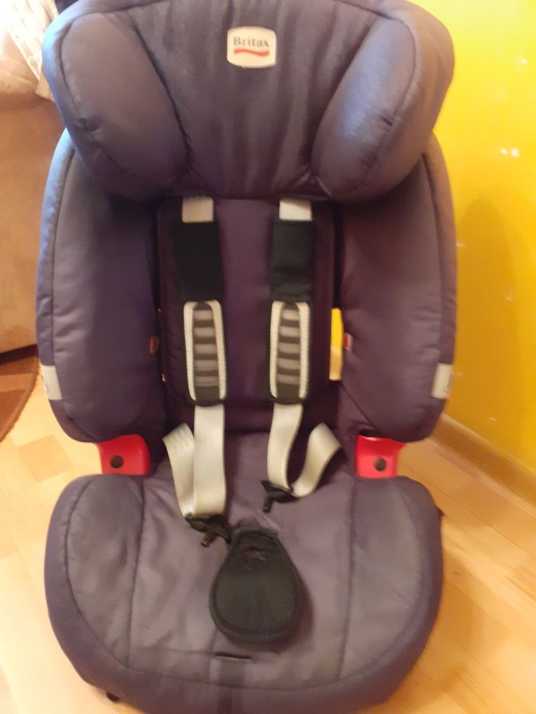 Fotelik samochodowy BRITAX . Waga 9- 36 kg.