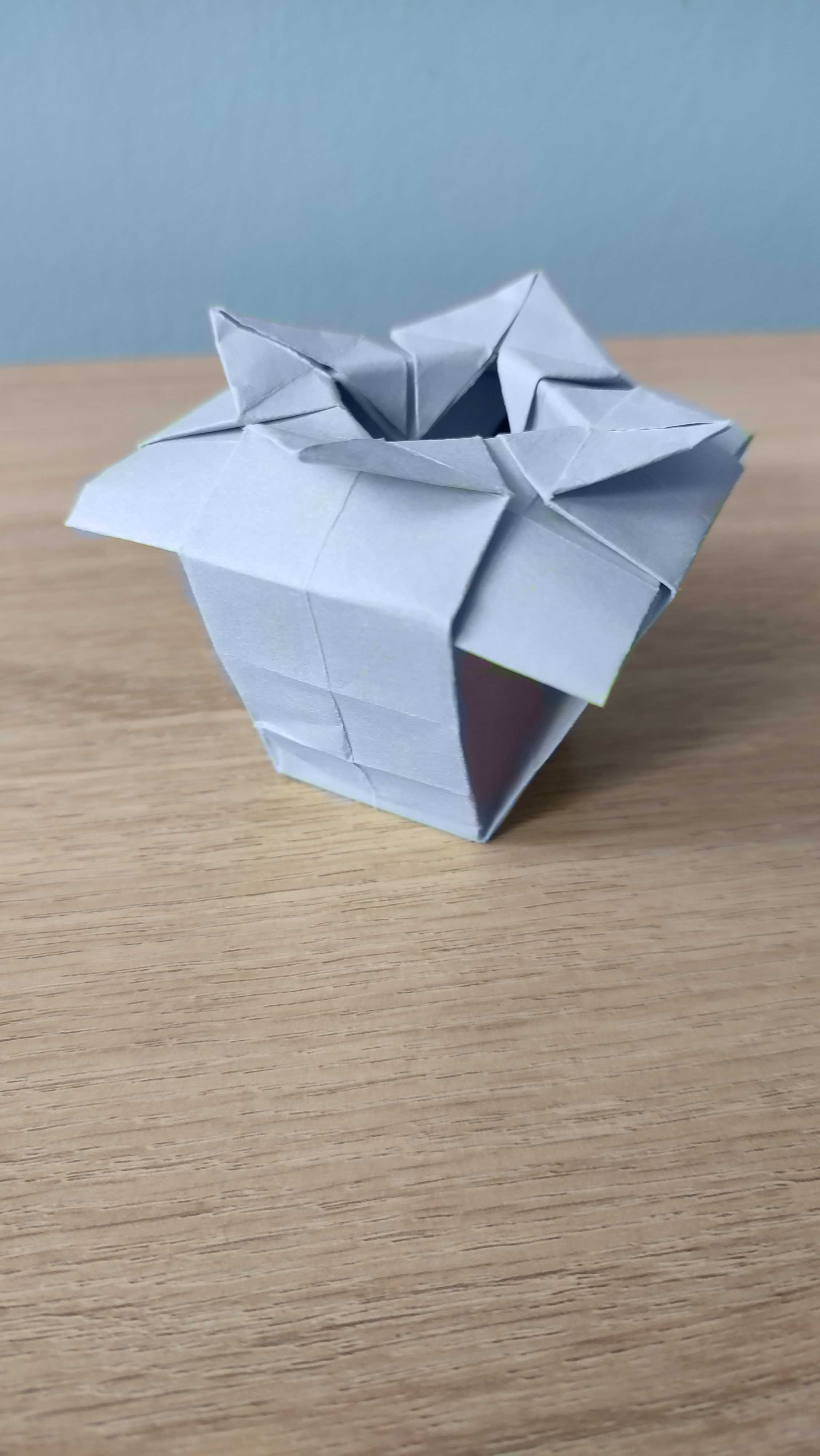 Liliowiec czterolistny kwiat - biały (origami)