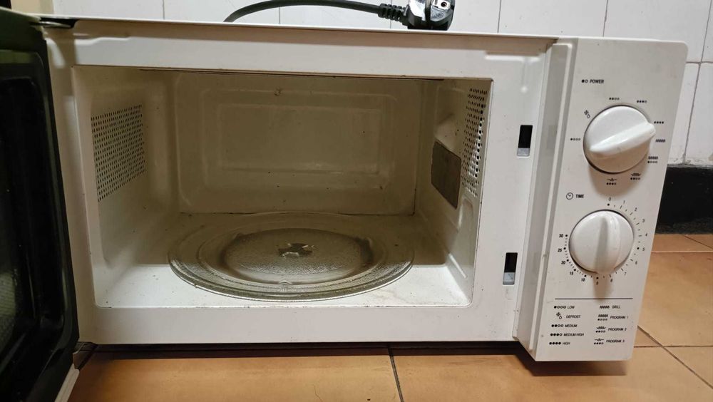 Micro-ondas em bom estado