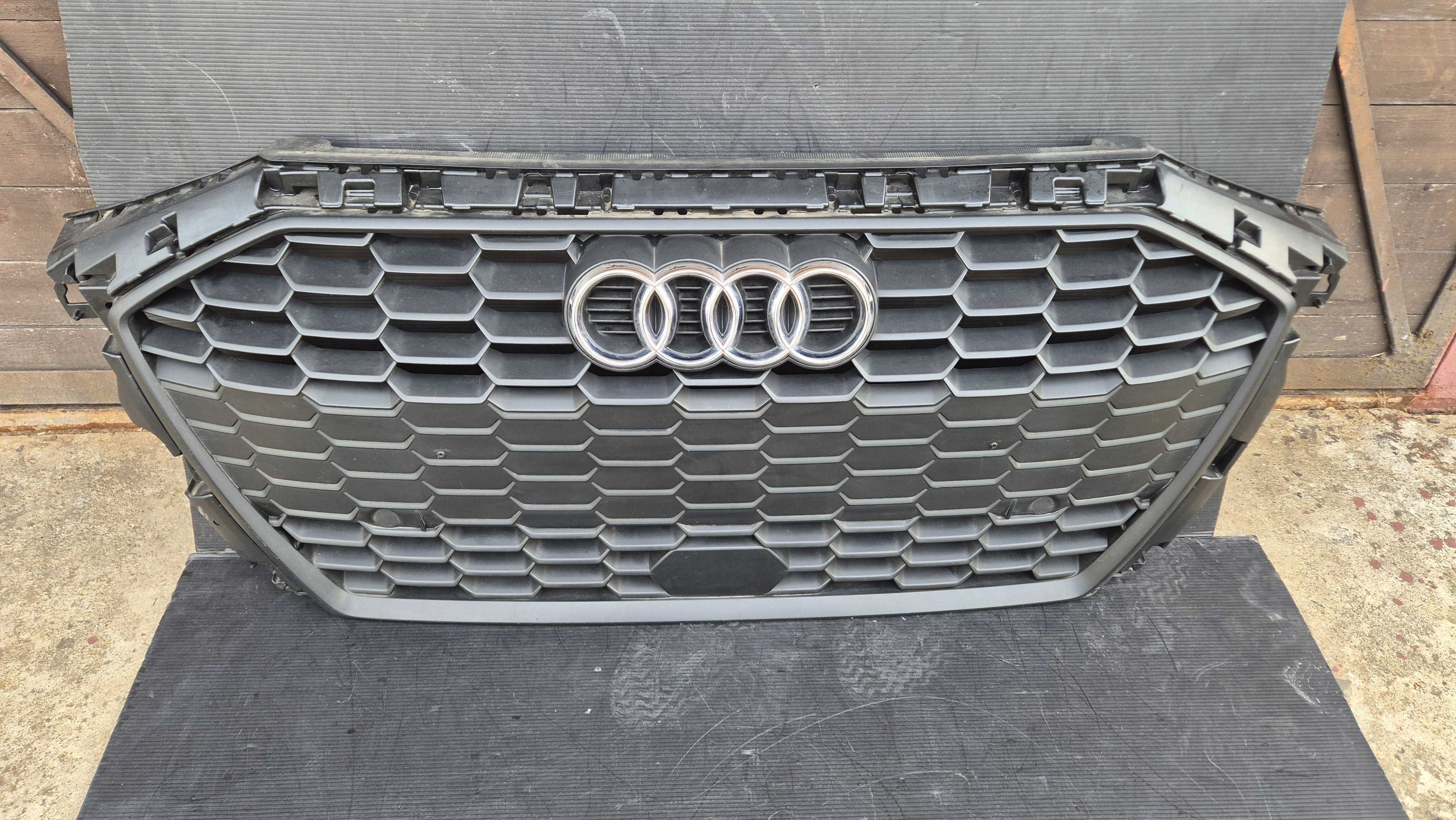Atrapa chłodnicy GRILL Audi A3 8Y 2020- S-LINE OE 8Y0 Stan BDB ORYG !