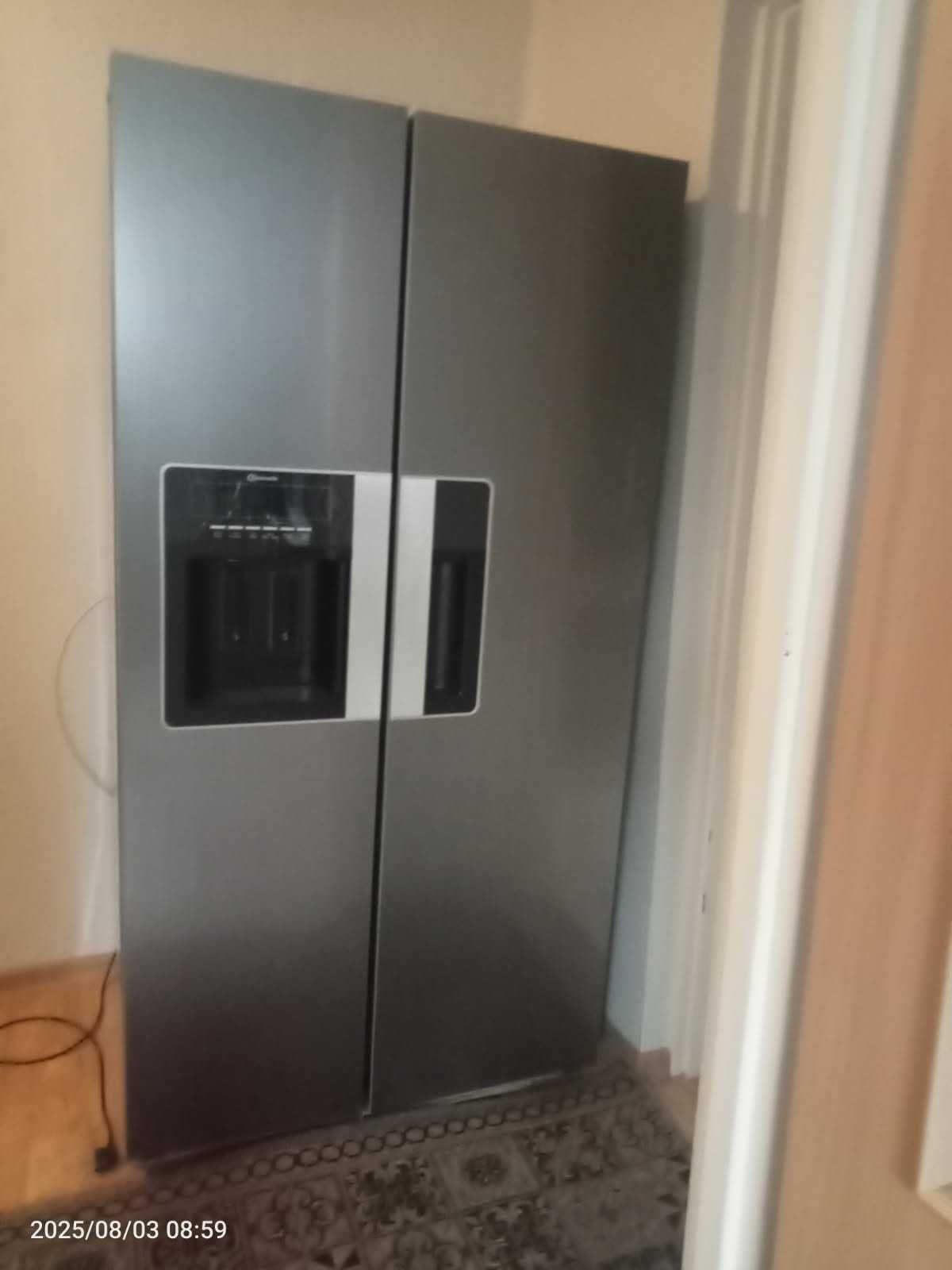 Lodówka Whirlpool z kostkarką