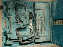 Makita Młot Udarowy Obrotowy SDS-MAX 230V 1050W 6,1J HR4002