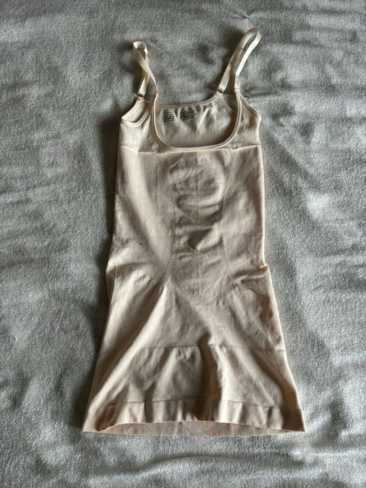 Bezowa bielizna wyszczuplajaca