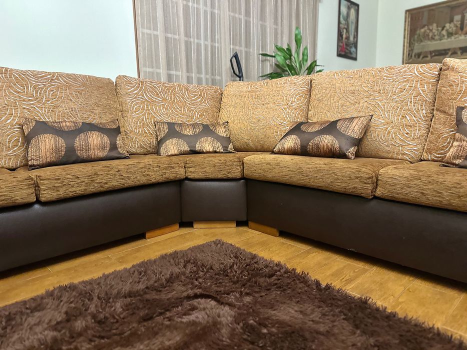 Sofá grande de canto .