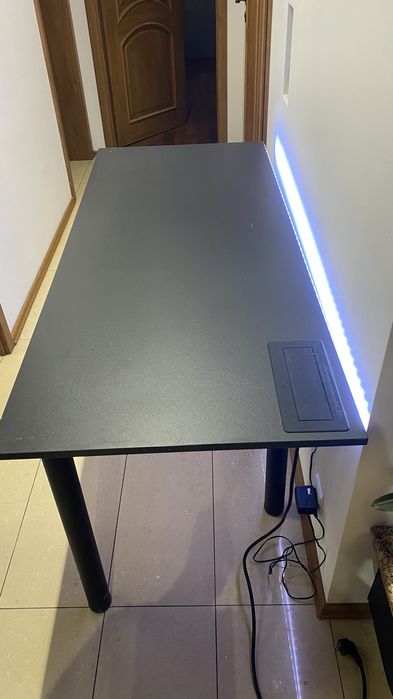 Biurko pod komputer elektryka led