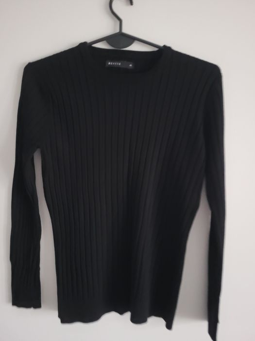 Czarny sweter Mohito rozm M