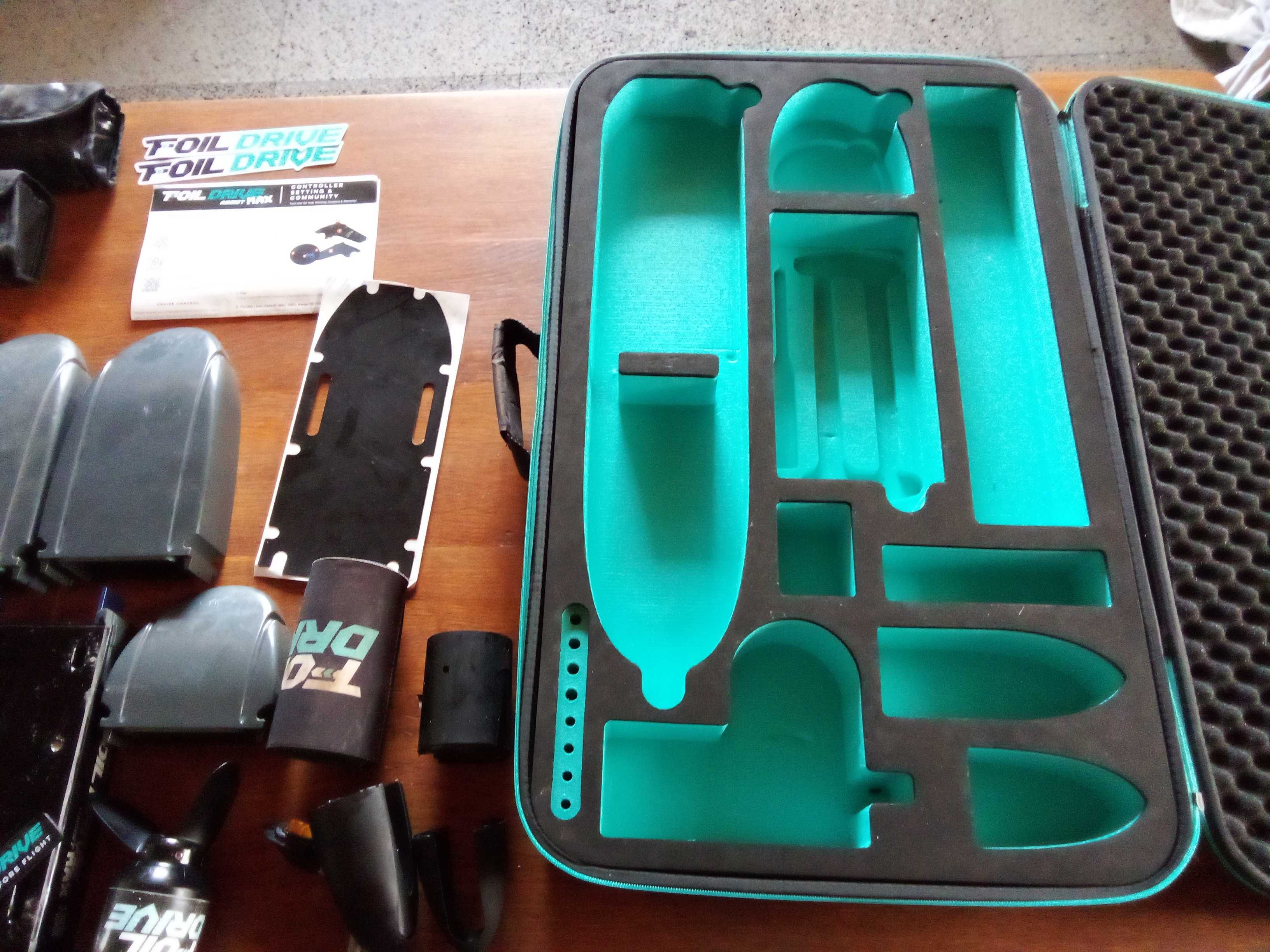 FOIL DRIVE MAX with 2 batteries, 2 chargers, 2 controllers, ...