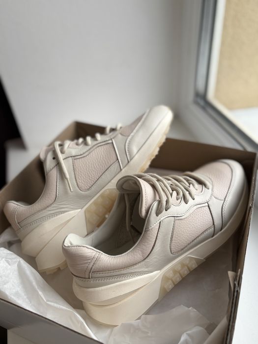 Кросівки жіночі шкіряні