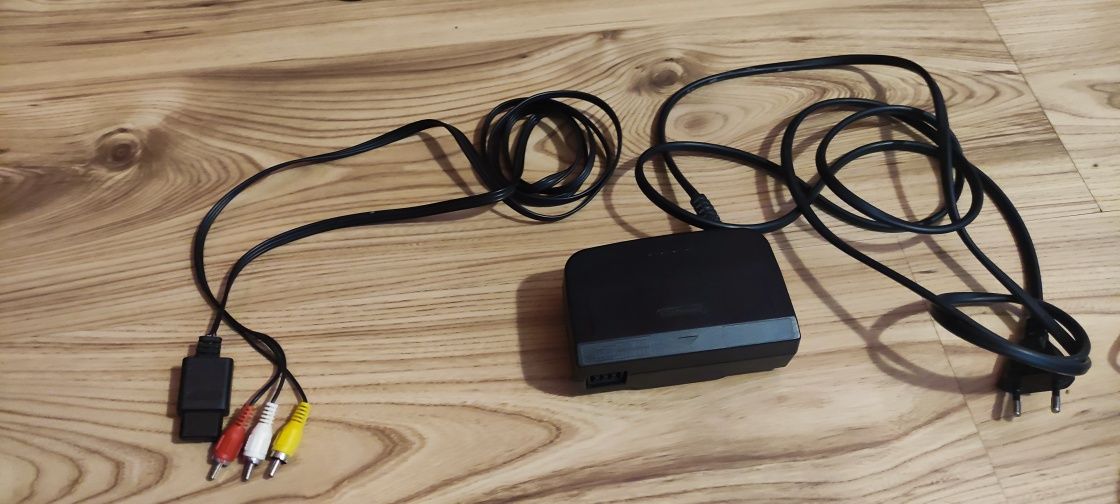 Konsola Nintendo 64 + 8 kartridżów z grami + kable zasilania i AV