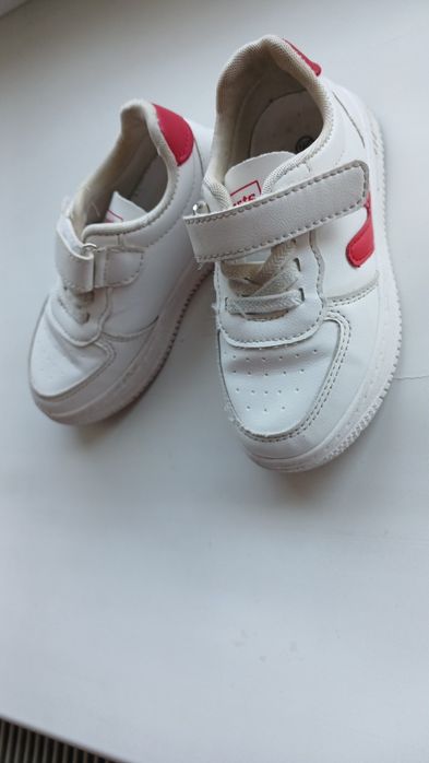 Дитячі кросівки білі