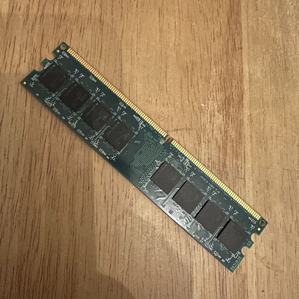 Sprzedam Pamięć RAM 1GB UNB PC2-5300