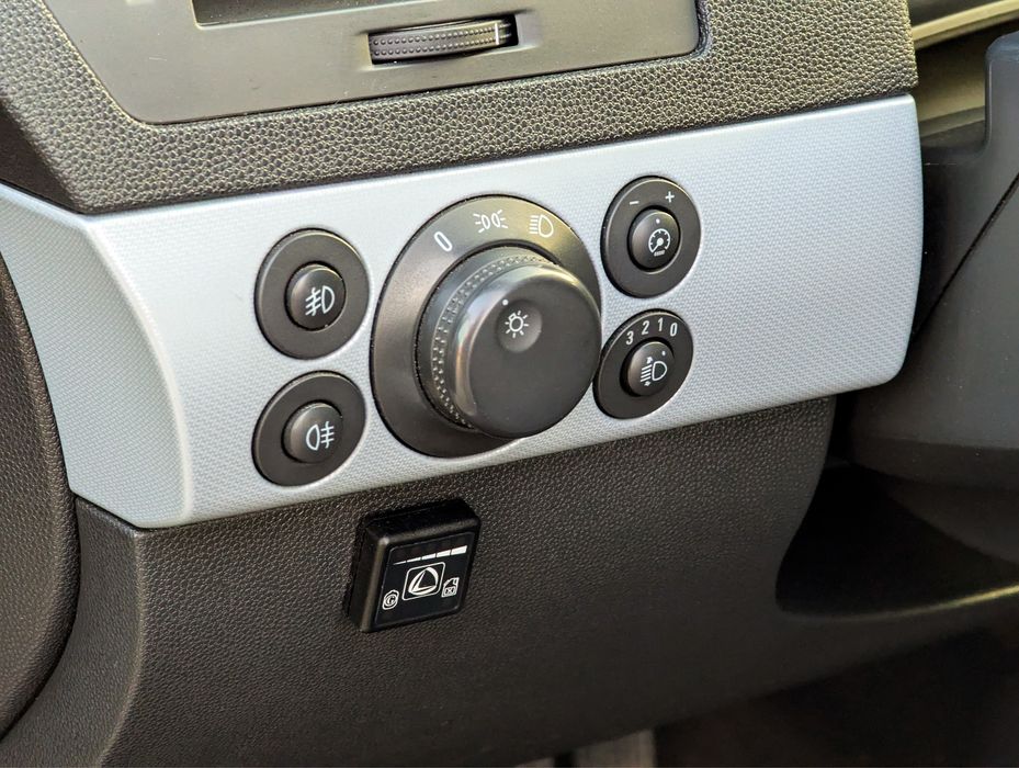 Опель астра h.