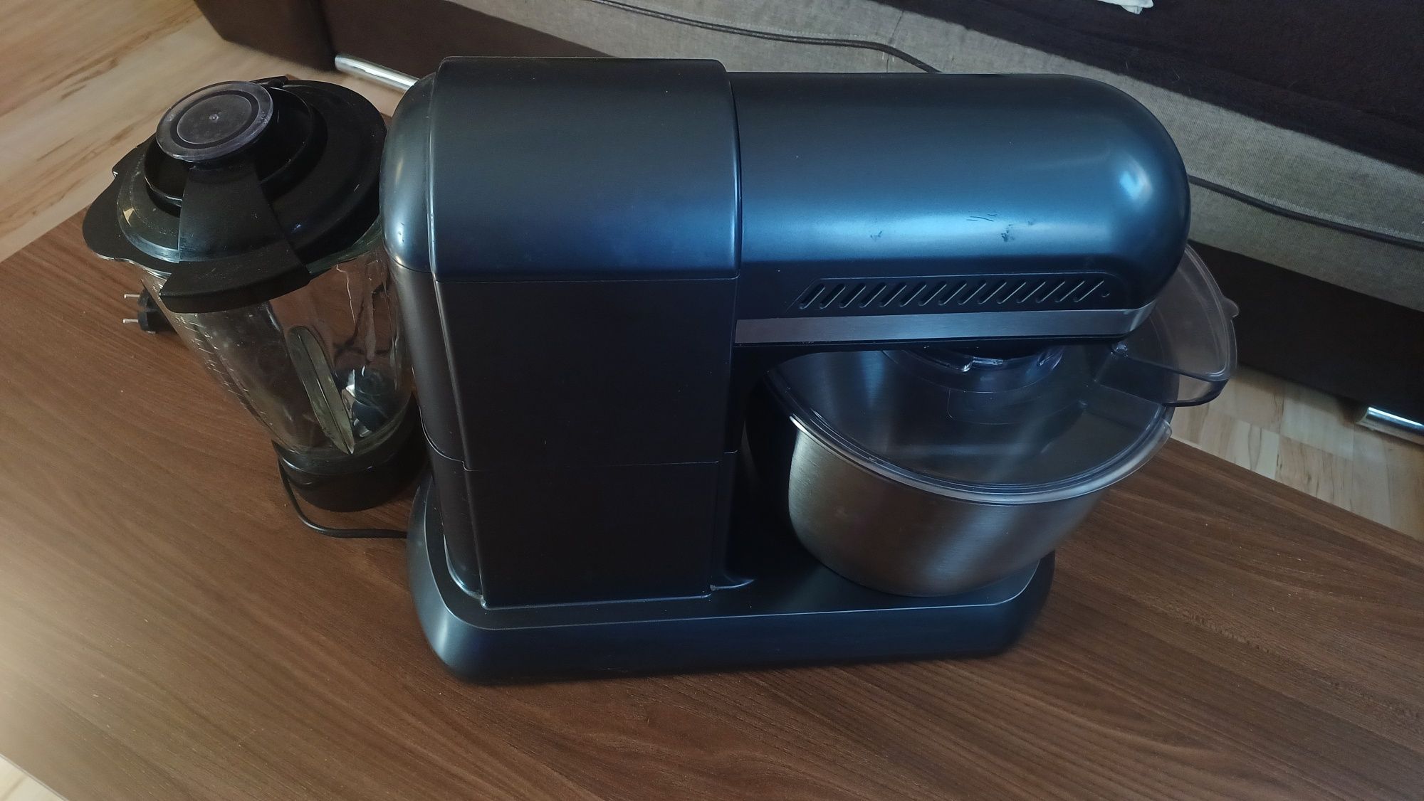 Robot kuchenny z blenderem kielichowym