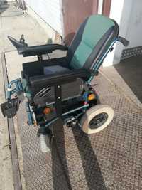 Wózek inwalidzki elektryczny.