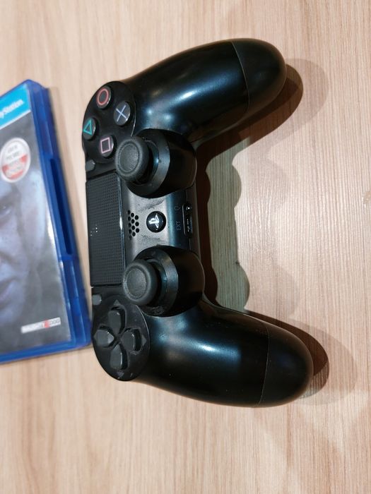 Playstation 4 pad ps4 działa bardzo dobrze