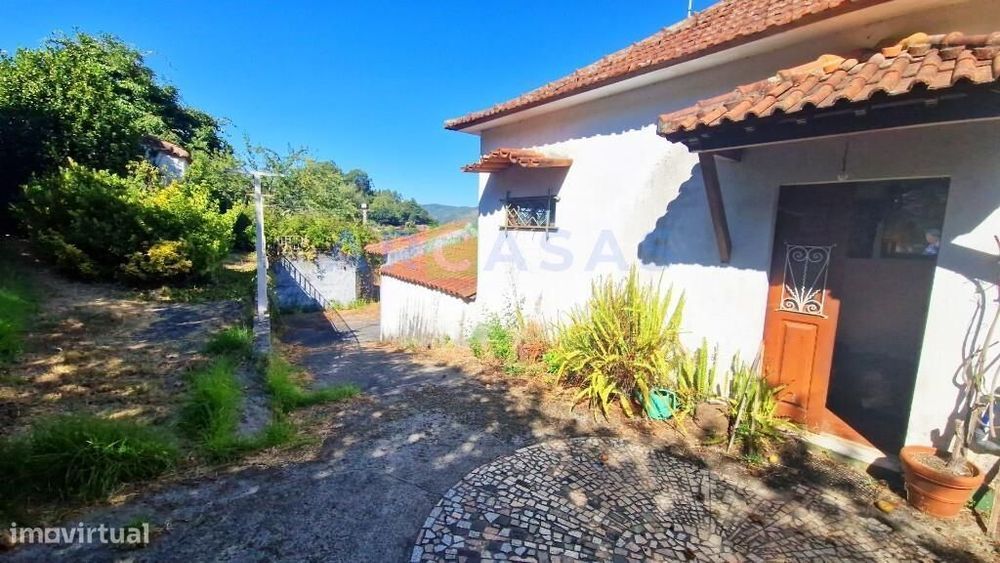Moradia V2 Santo Tirso com 1980m2 de terreno