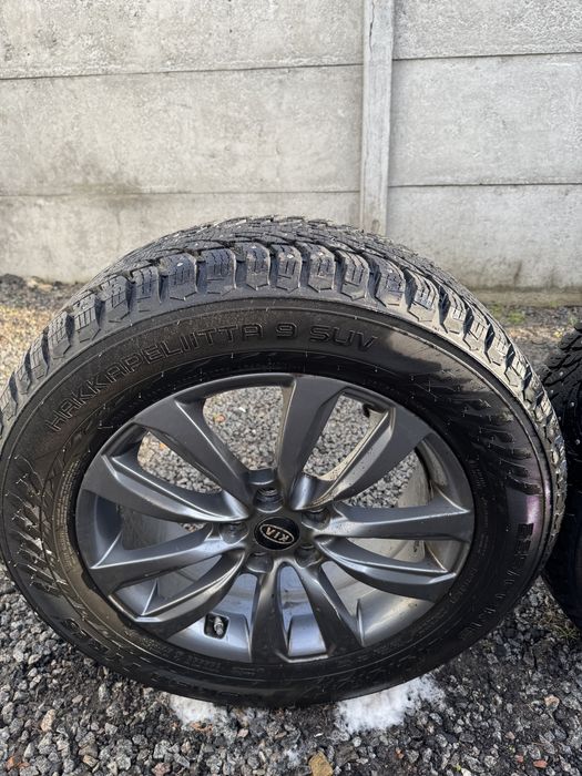 Комплект шин Hakkapelitta 9 suv 235 60 R18 з дисками і датчиками