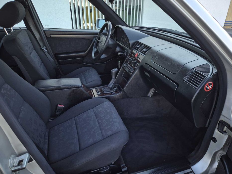 Mercedes-Benz C-klasa 200K Manual/Doinwestowany/Klima/225KM/Youngtimer