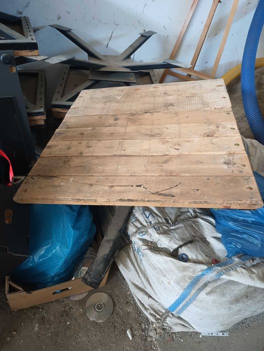 Podest pod rzeźby stalowy masywny 80 x 80 wysokość 37 cm