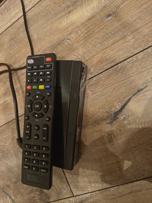 Dekoder tv naziemnej DVB-T2 i kablowej DVB-C Opticum Lion NS H.265 HEV