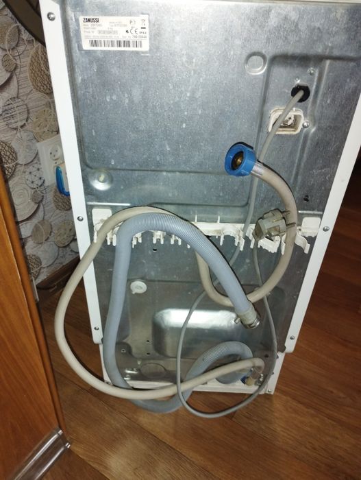 Продам стиральную машинку на запчасти