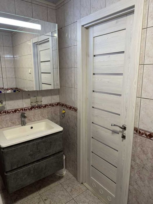 Продам 3х комнатную квартиру.  Шевченковский район. Метро 23 Августа.