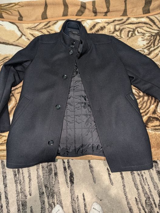 Продам чоловіче пальто Hugo boss (Оригінал)