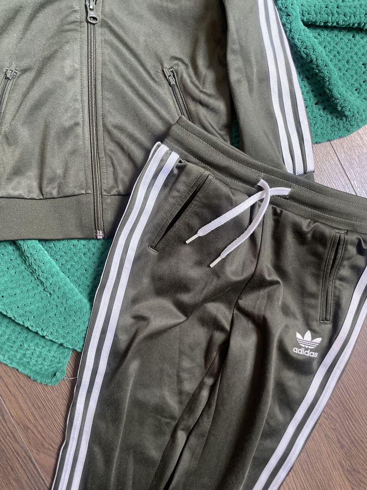 Хакі оригінальний спортивний костюм adidas 3-4 років